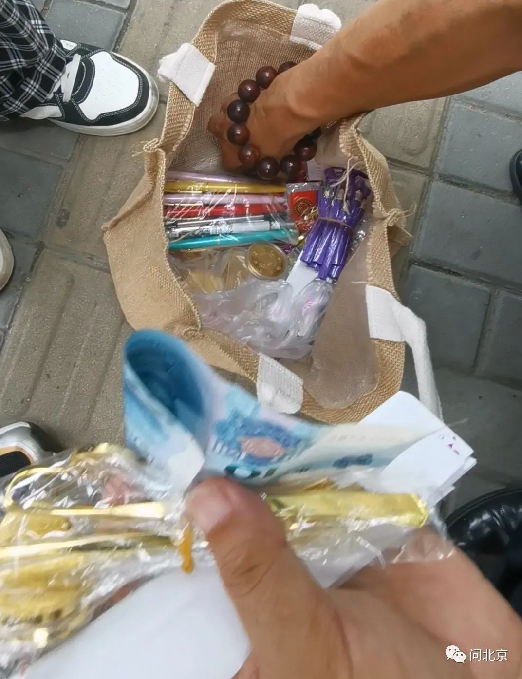 DƬ